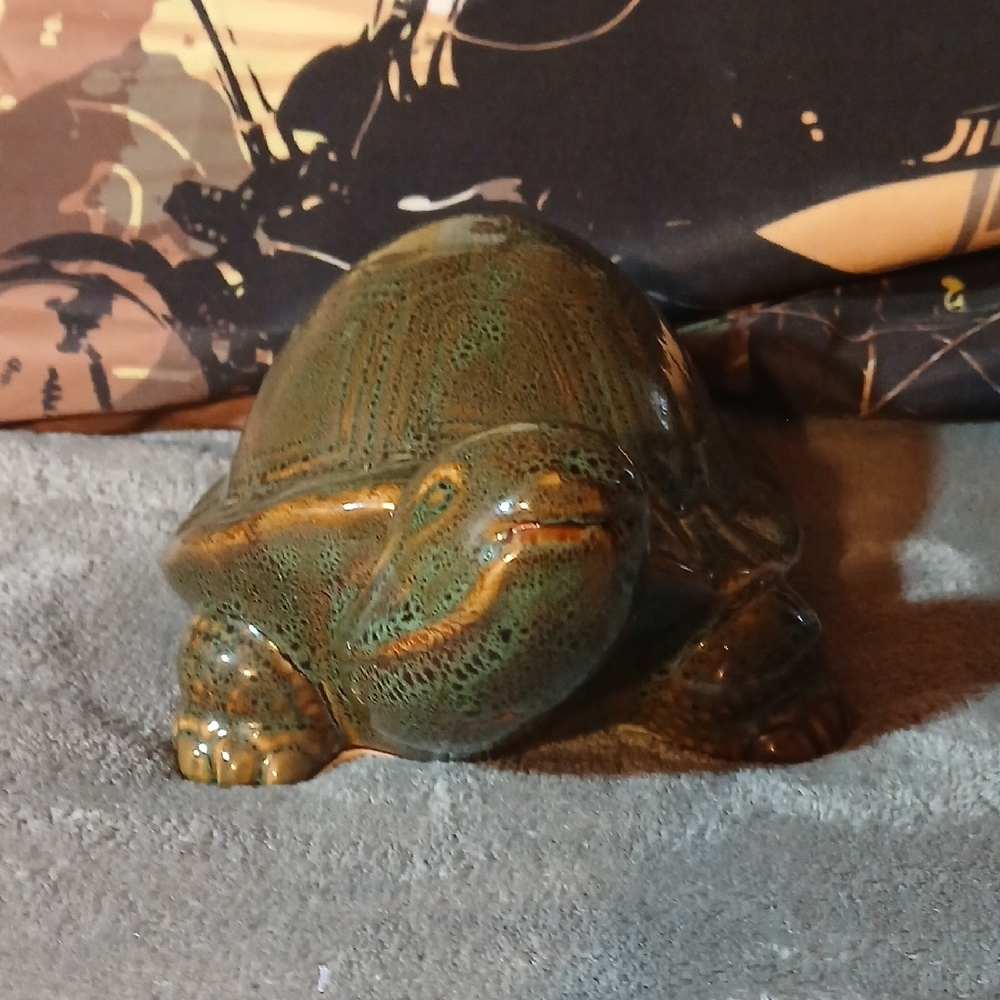 Green Ceramic Turtle Figurine - Picture 4 of 6